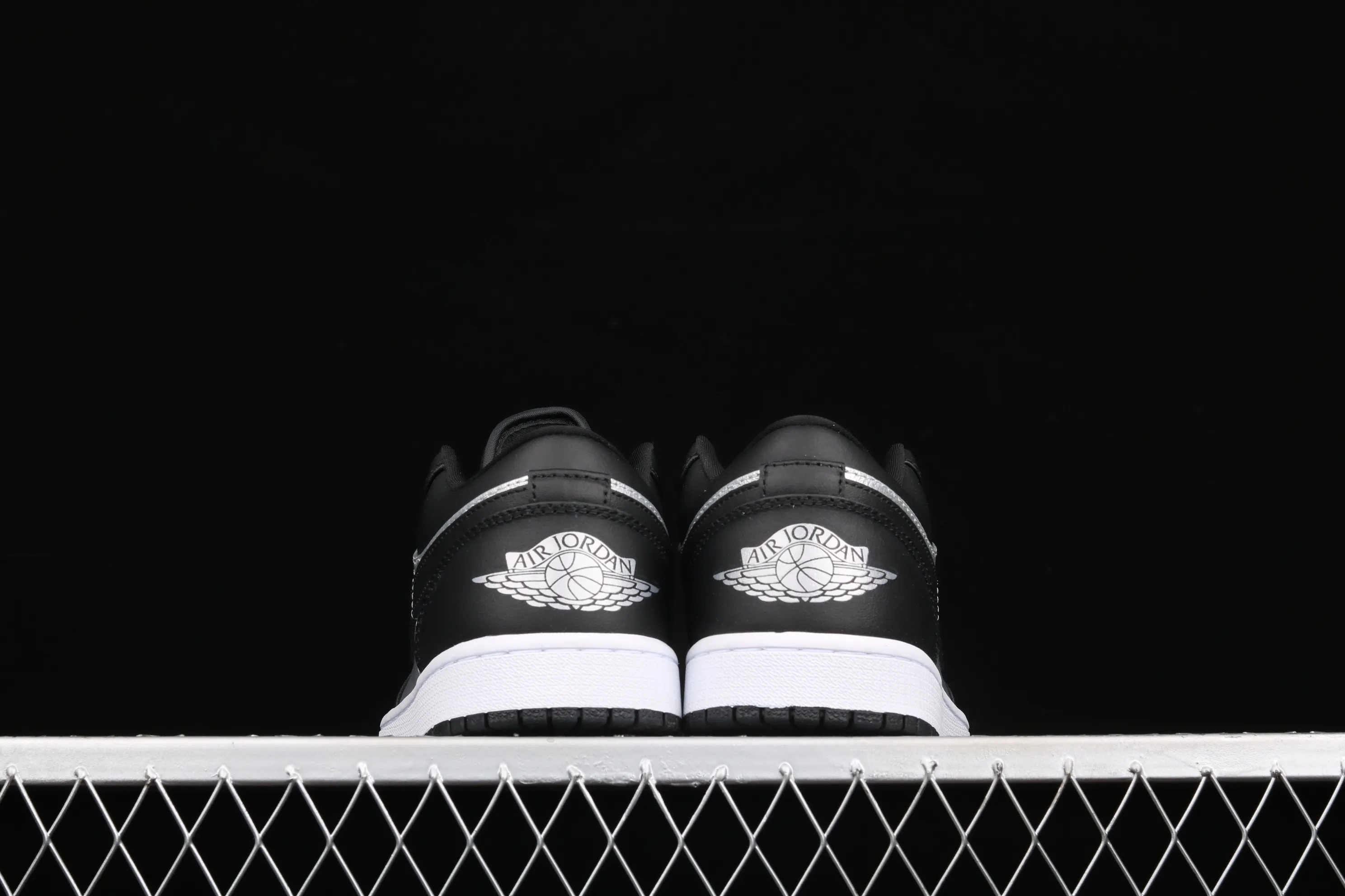 All categories Air Jordan Jordan series basketball shoes Air Jordan 1 Low X version Air Jordan 1 Low AJ1 Joe 1 low top black silver cultural and leisure sports shoes DA5551-001
